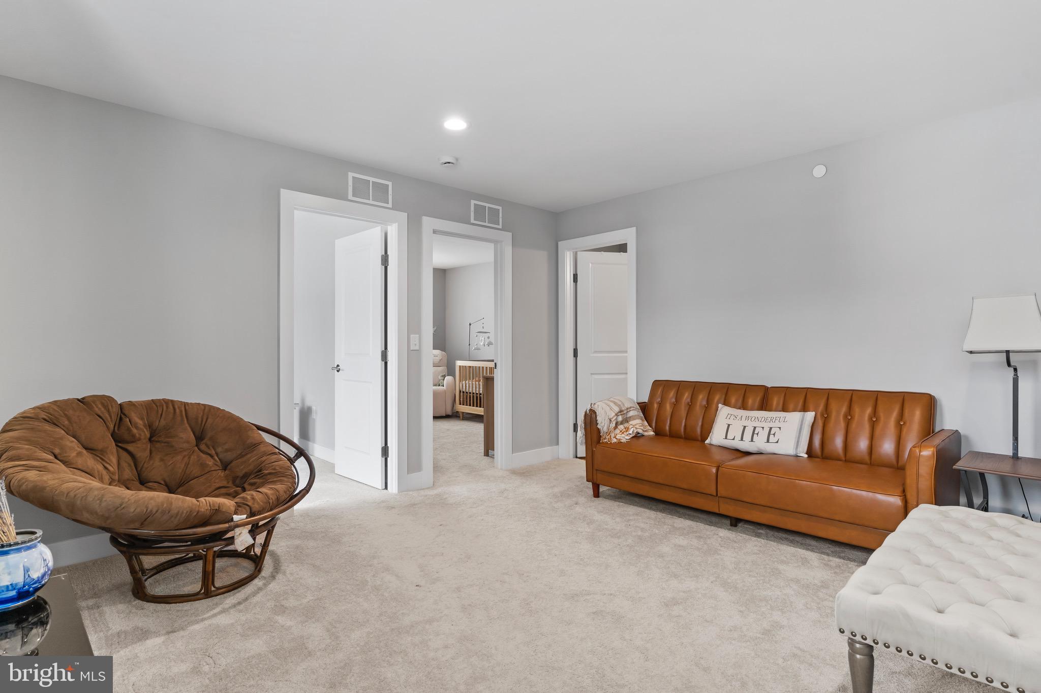 MADISON COURT - Residential