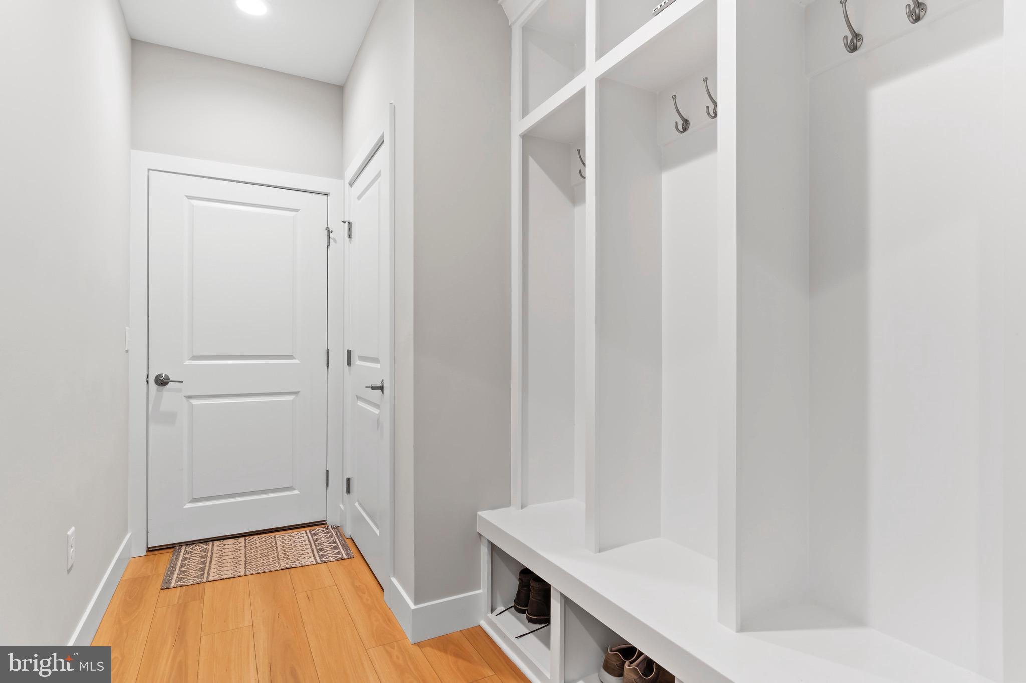 MADISON COURT - Residential