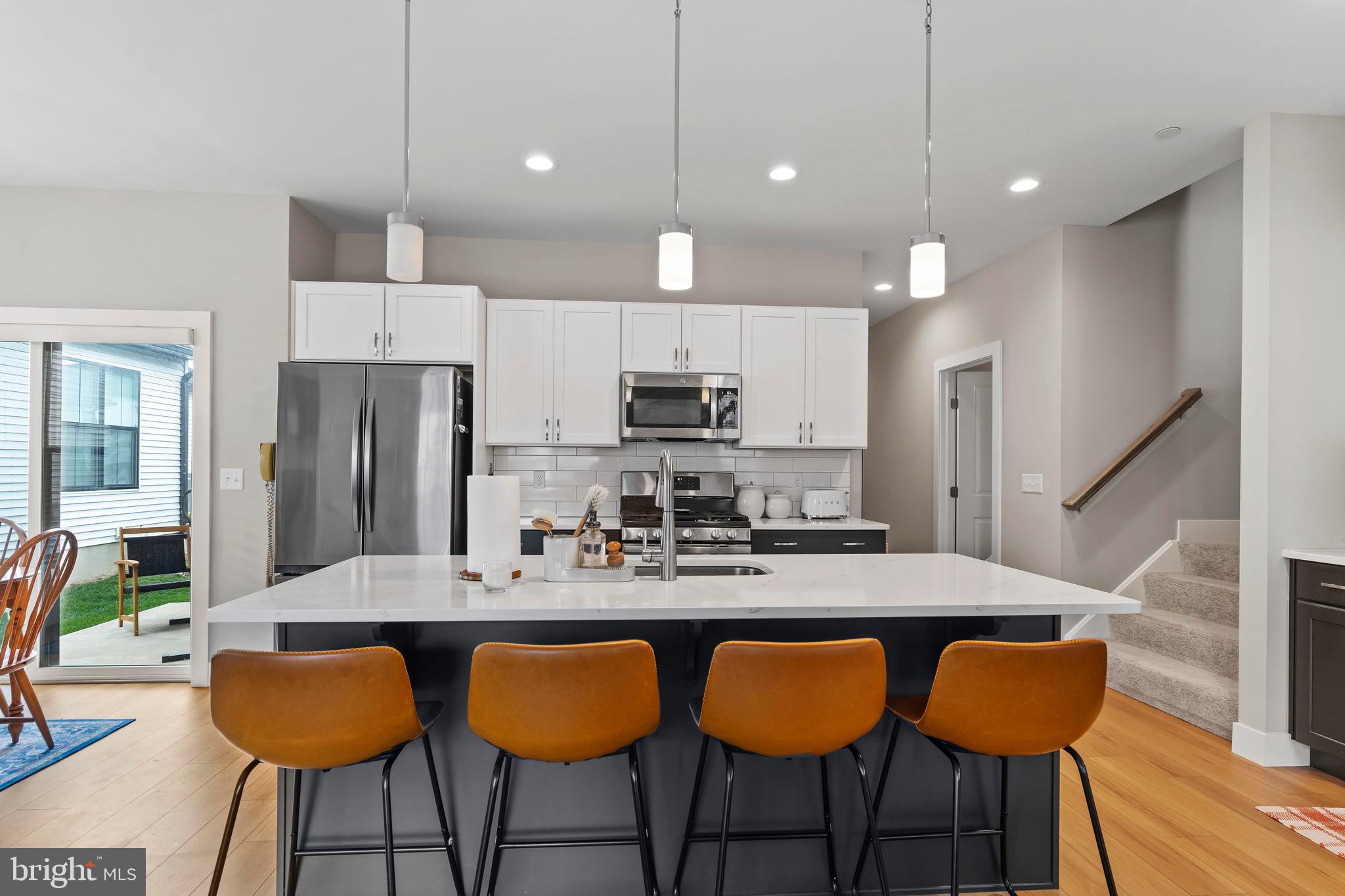 MADISON COURT - Residential