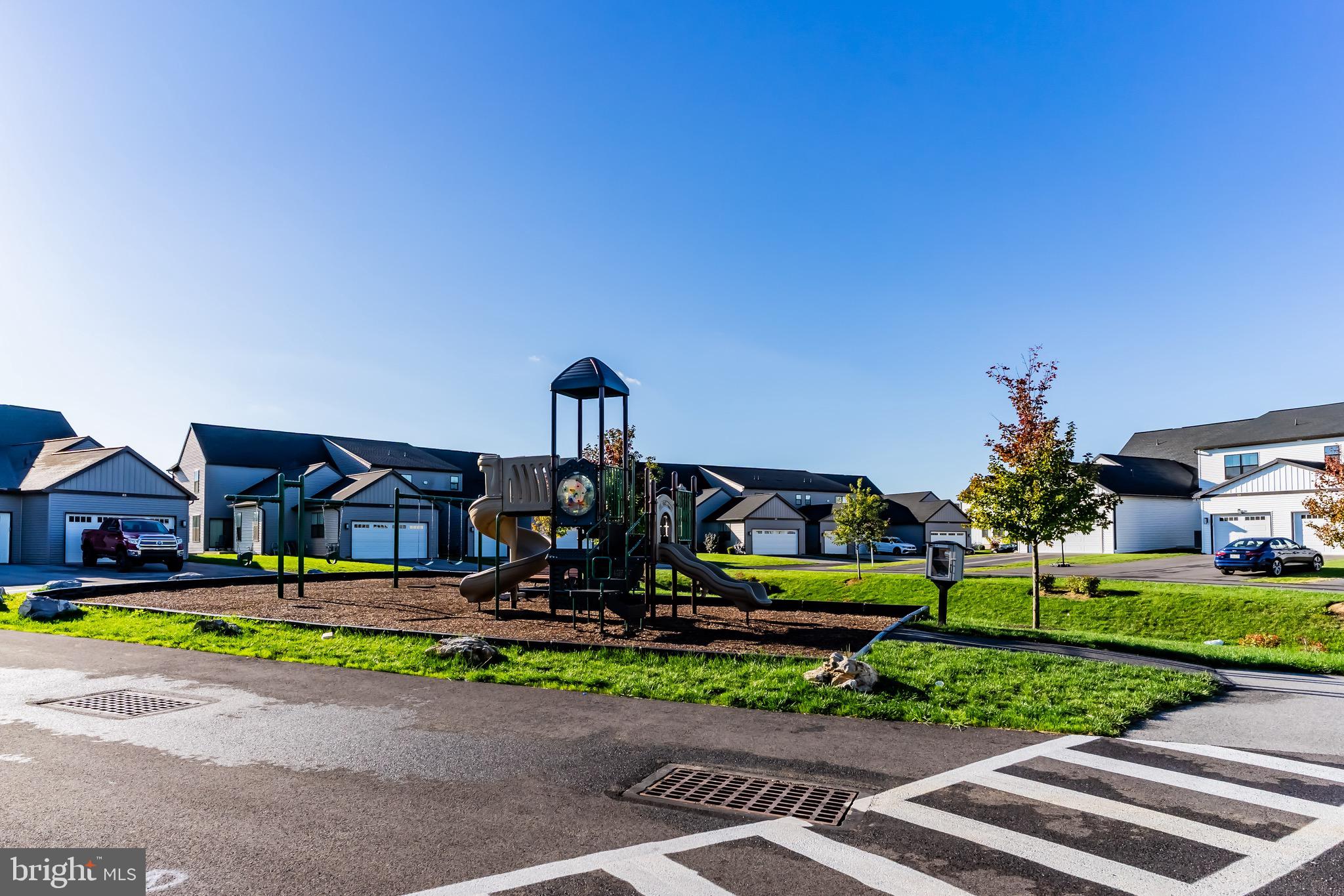MADISON COURT - Residential
