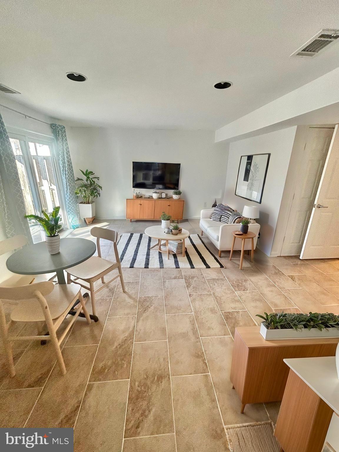 ENGLAND RUN TOWNHOUSES - Residential Lease