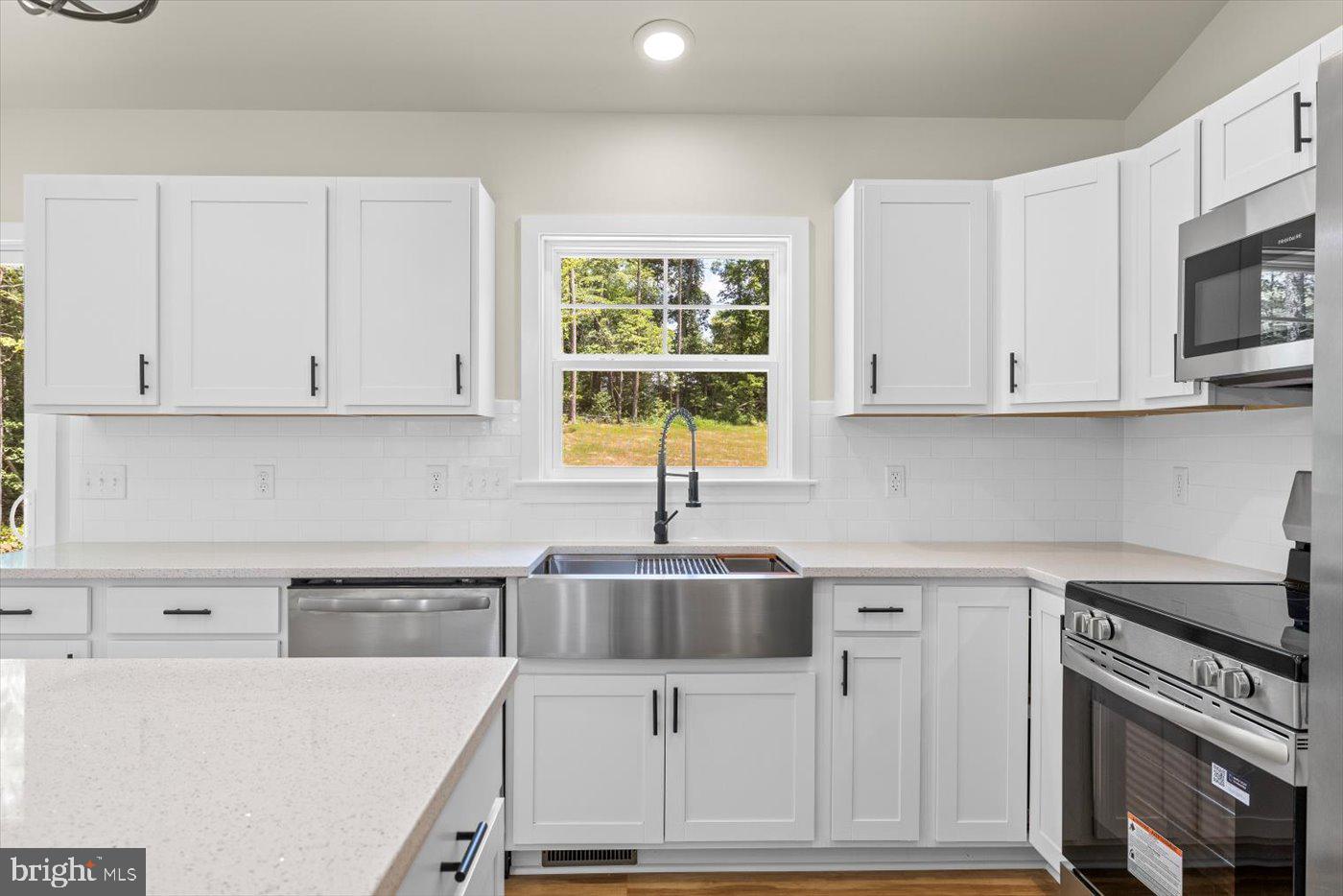 PRESIDENTIAL LAKES - Residential