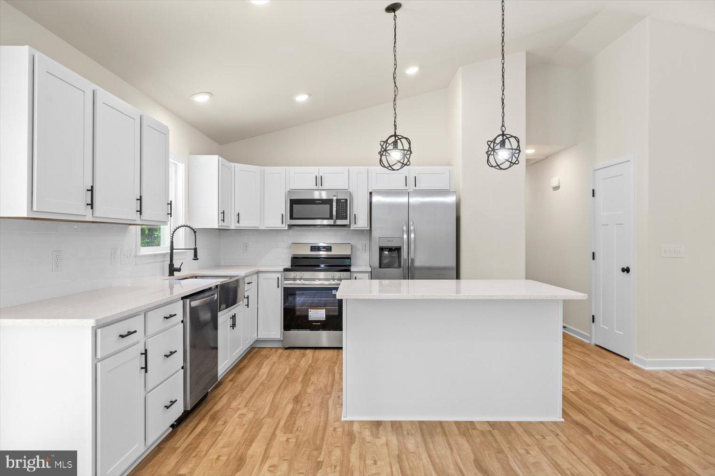 PRESIDENTIAL LAKES - Residential