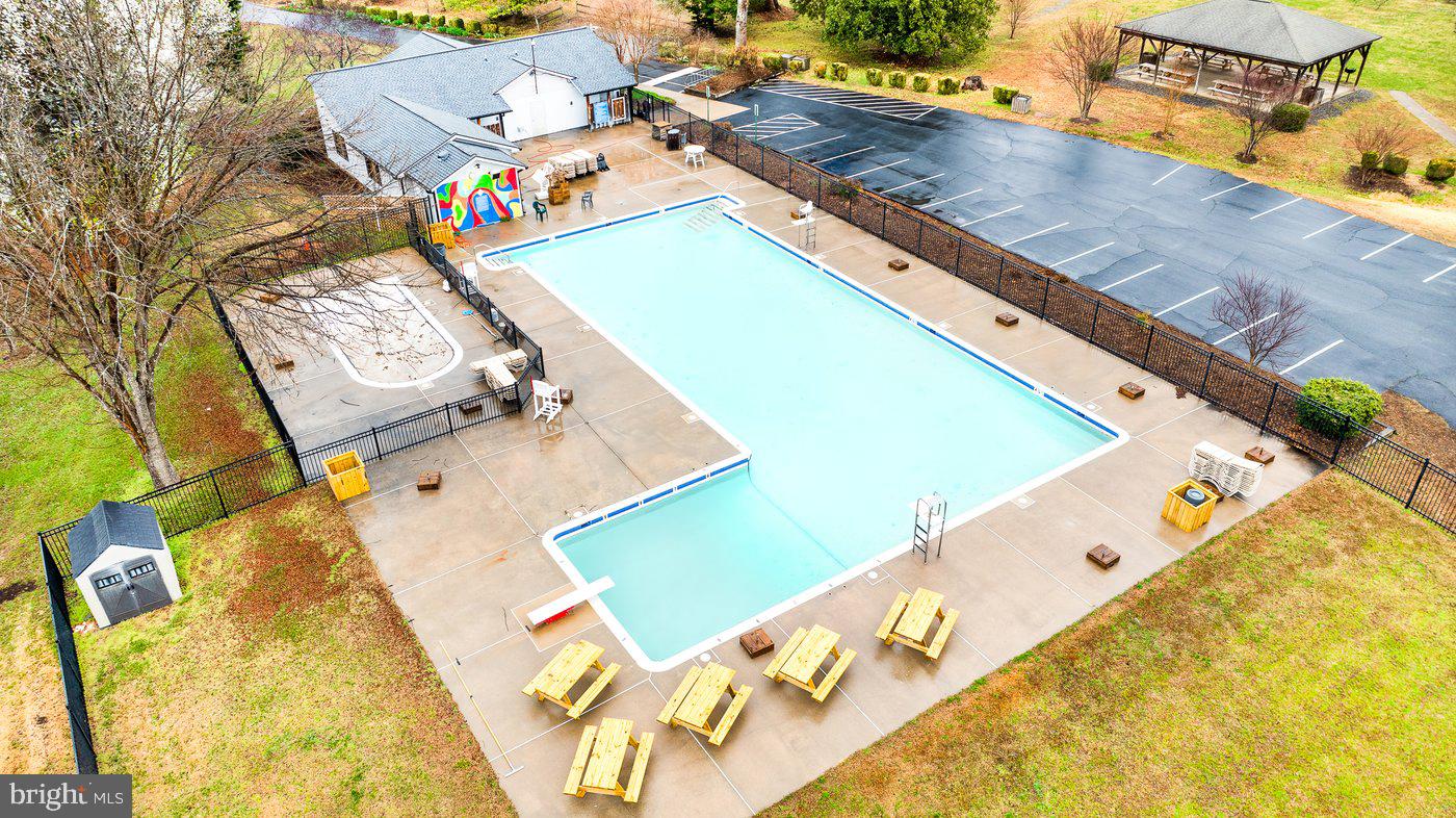 PRESIDENTIAL LAKES - Residential