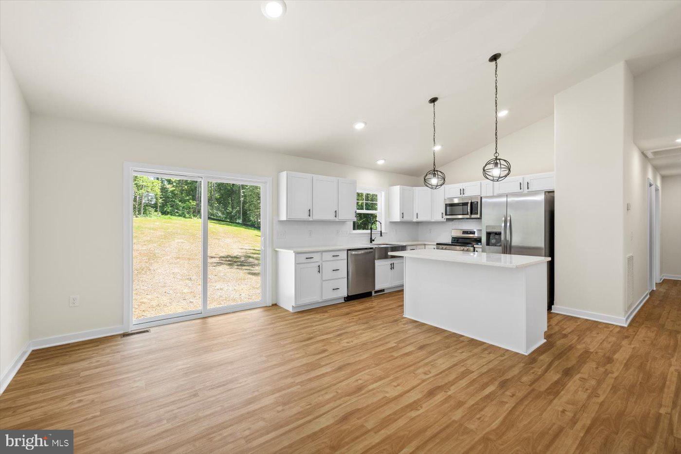 PRESIDENTIAL LAKES - Residential