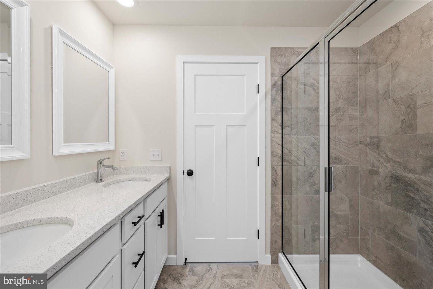 PRESIDENTIAL LAKES - Residential