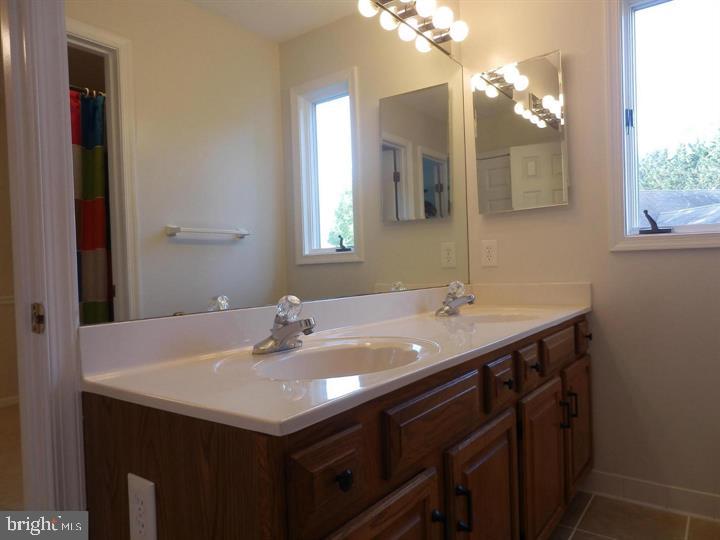 FOXFIELD AT MIDDLETOWN - Residential Lease