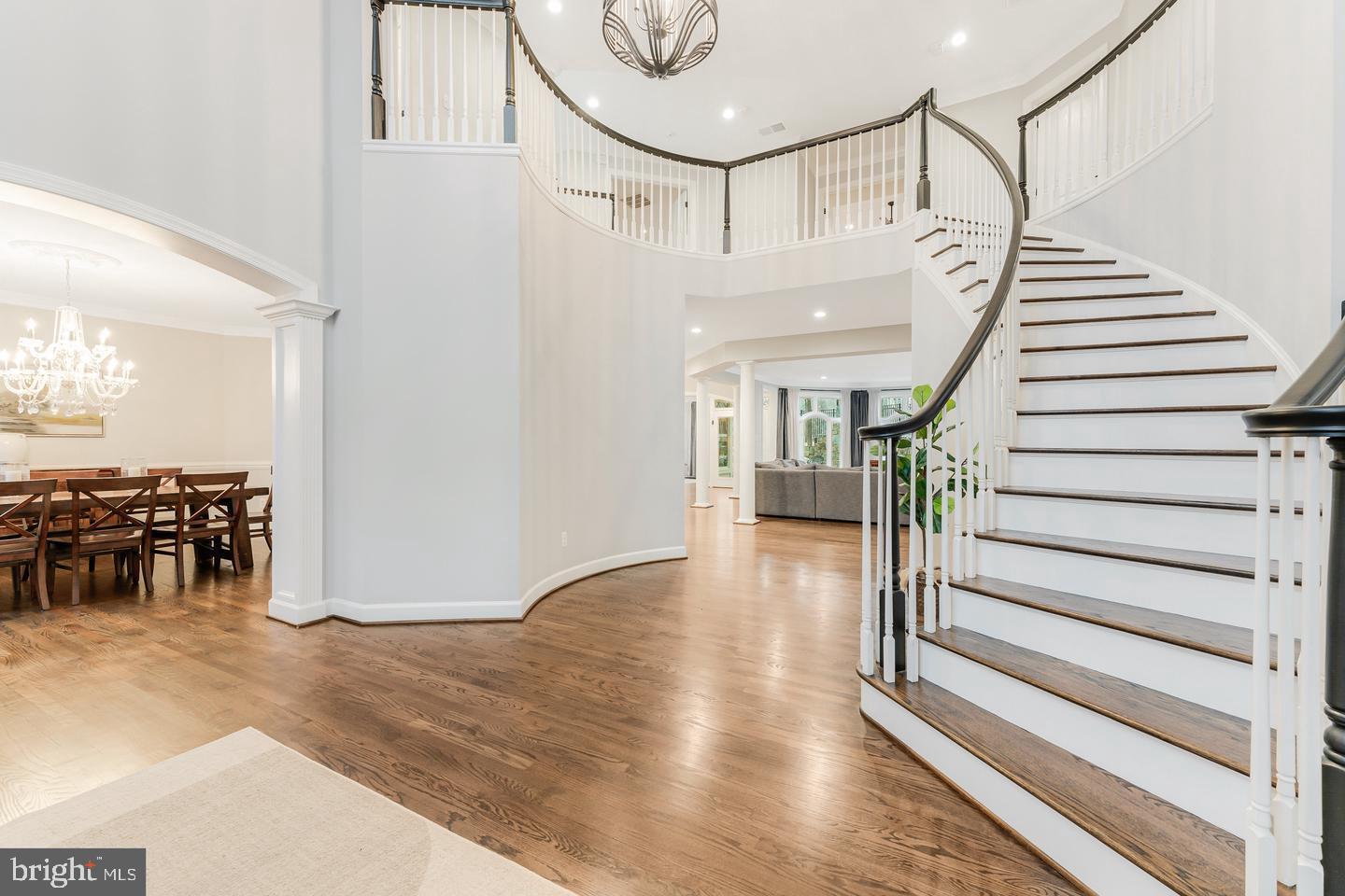 7814 CROWNHURST COURT