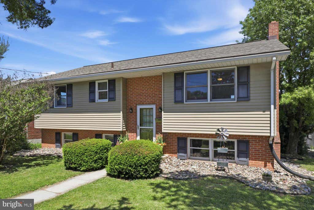 Photo of 715 Center Avenue, EPHRATA, PA 17522 (MLS # PALA2089342)