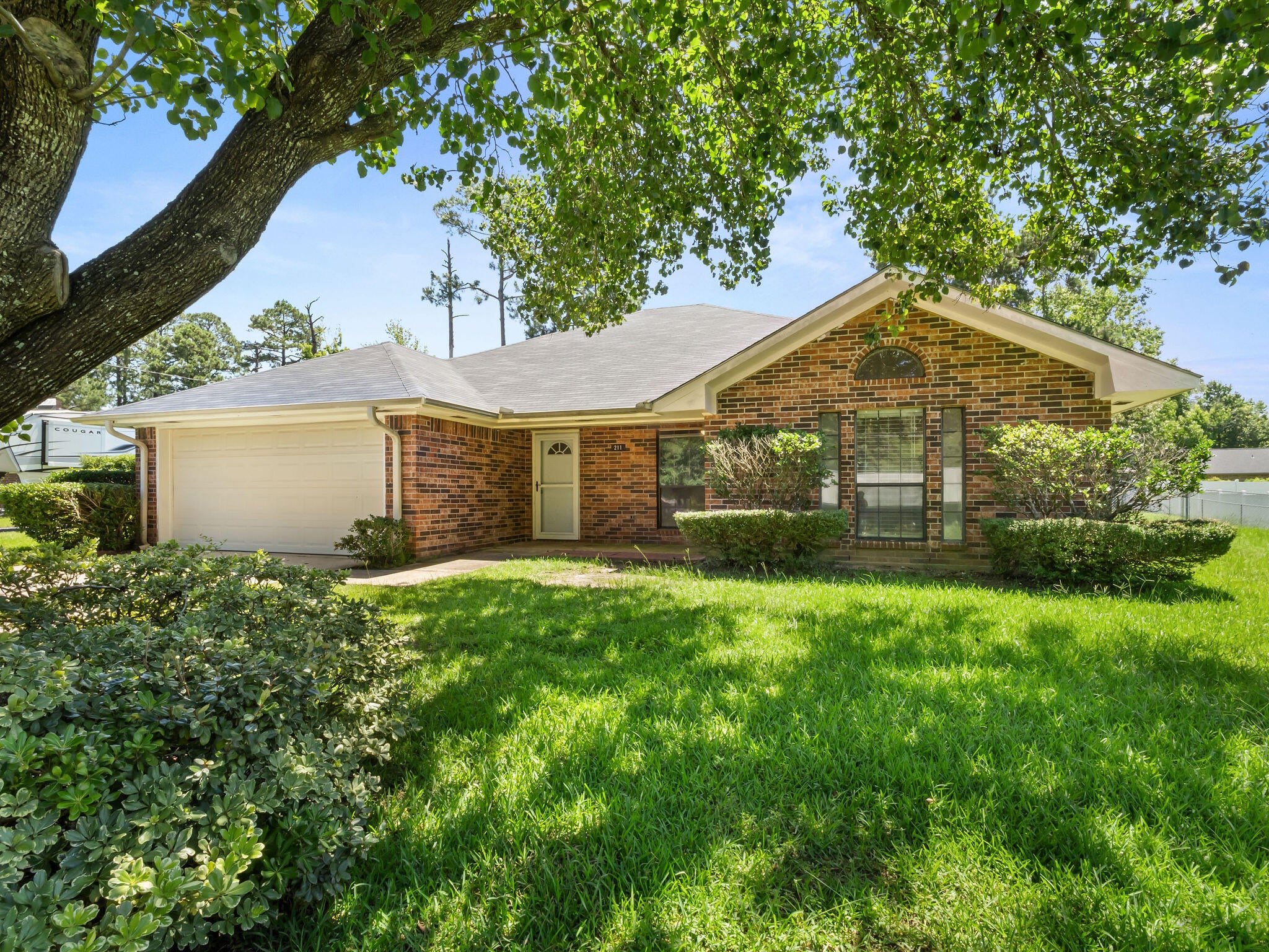 Photo 1 of 21 — 211 Colony Park, Leesville, LA 71446