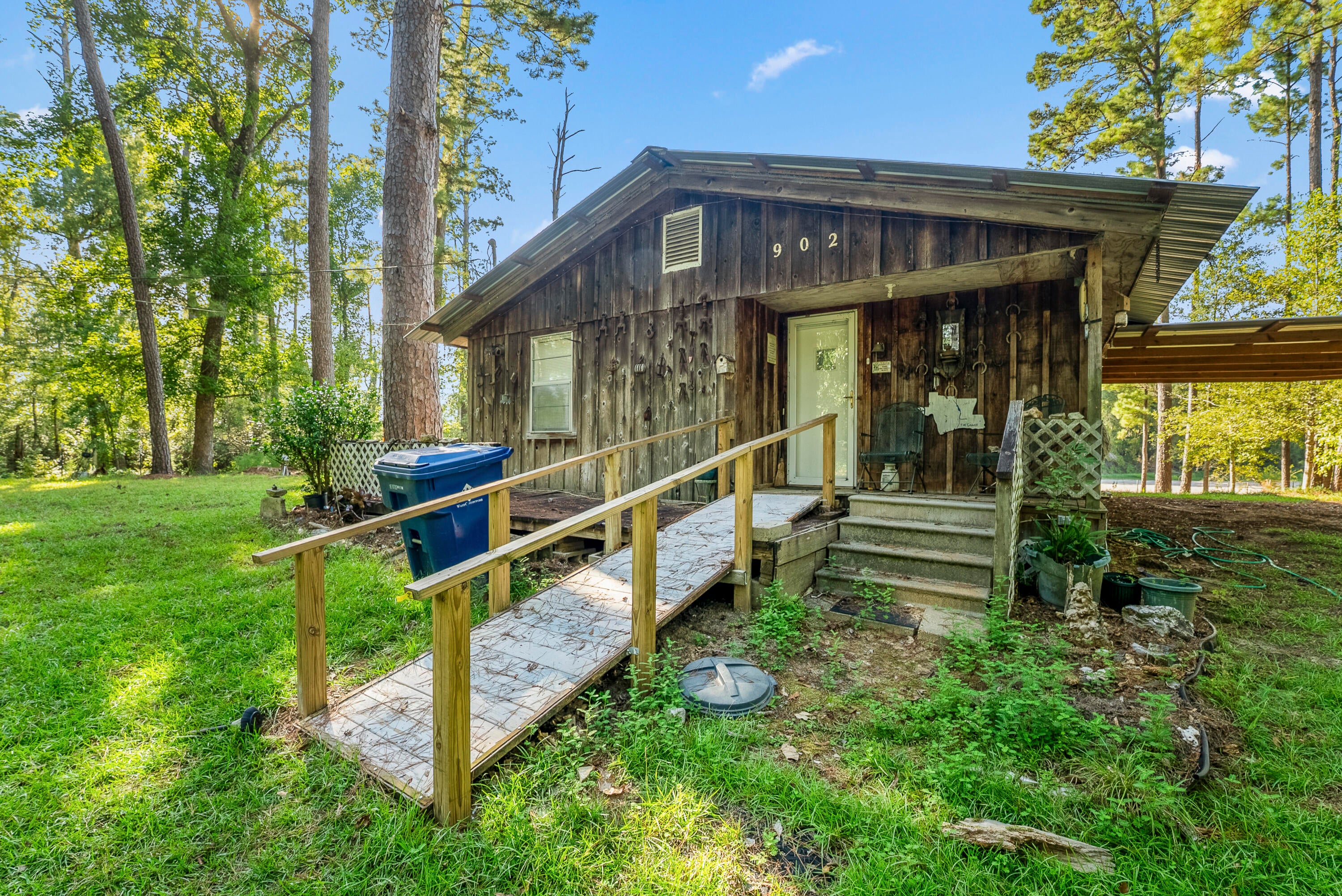 902 Snyder - Photo 2