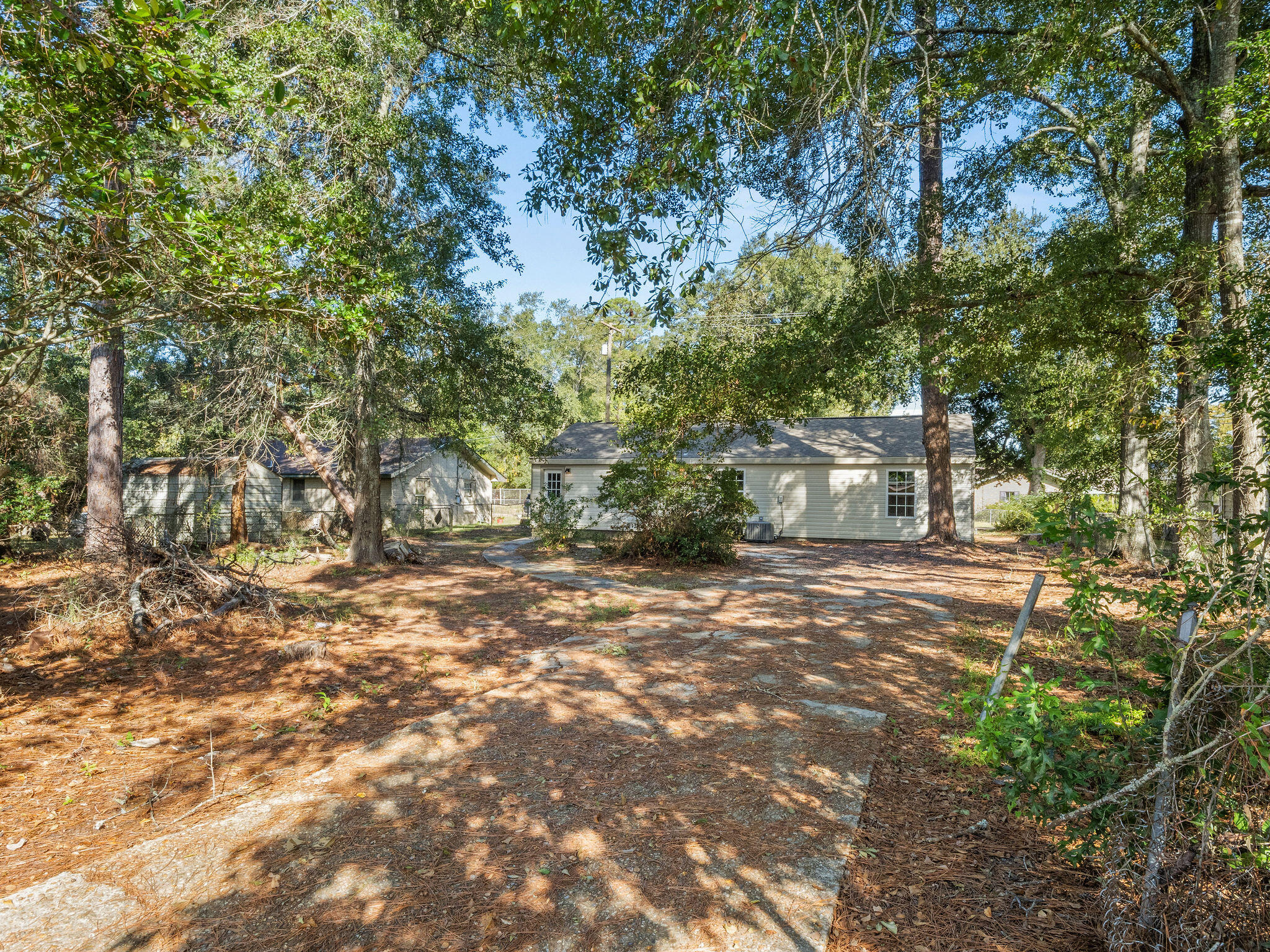 810 Wisteria - Photo 3
