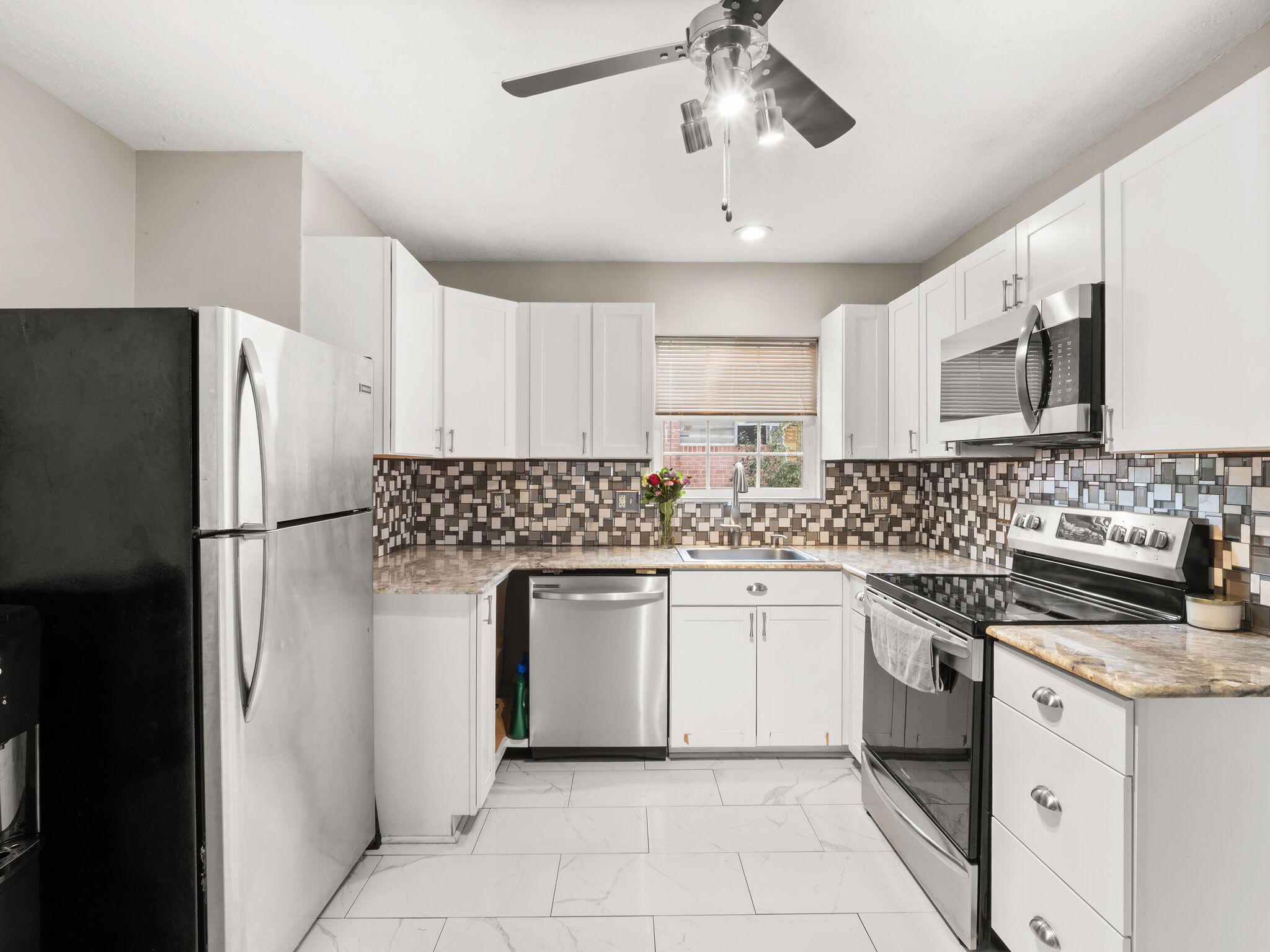 1151 Lucius Dr - Photo 2