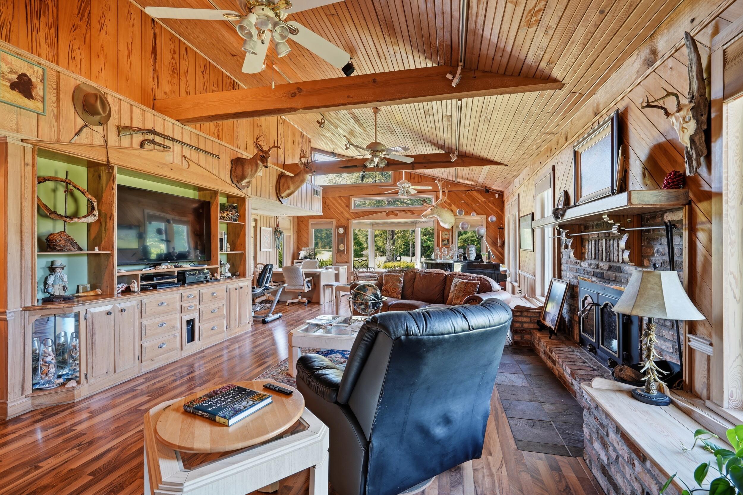 916 Highway 1147 - Photo 4