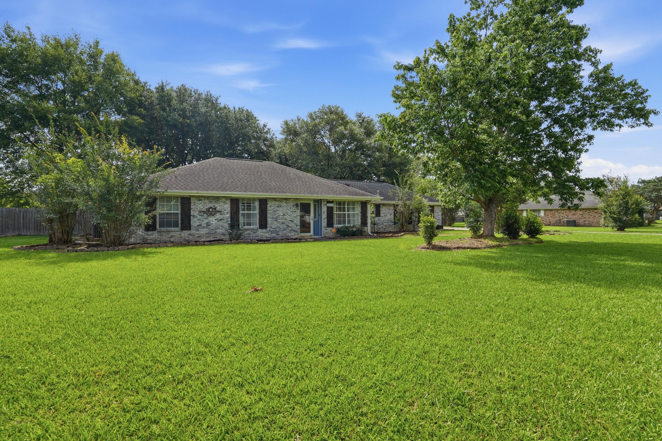 1270 Christina Dr - Photo 3