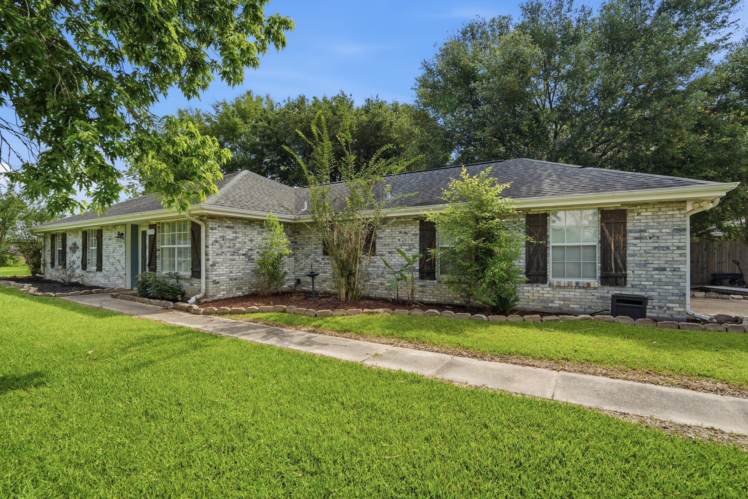1270 Christina Dr - Photo 2
