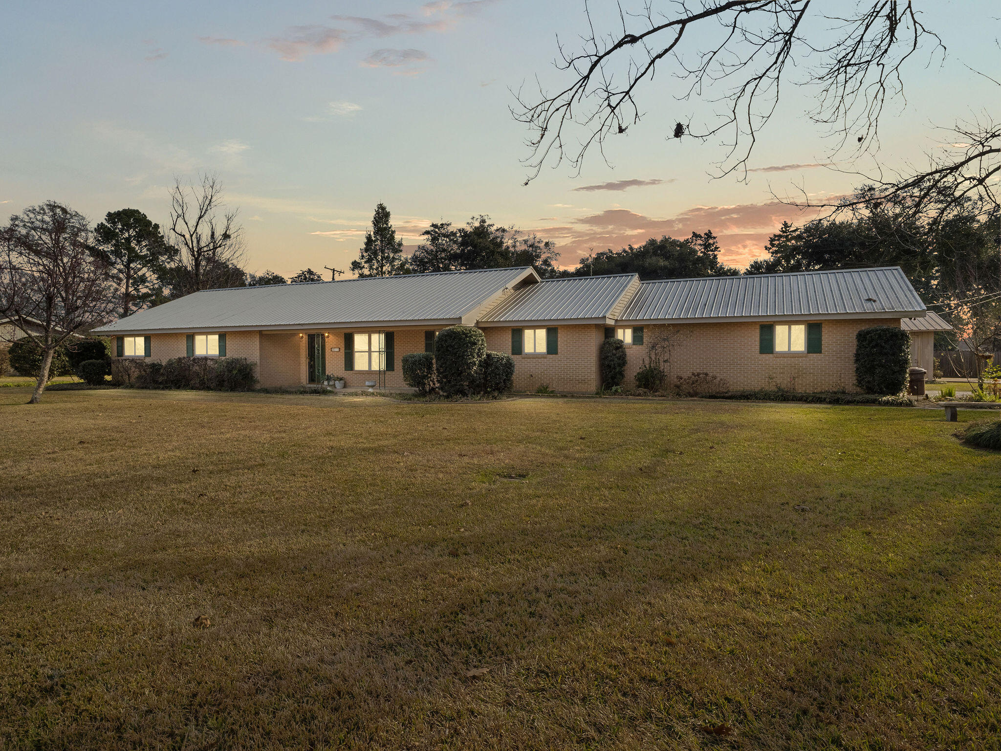 Photo 1 of 21 — 2011 Hampton St, DeRidder, LA 70634