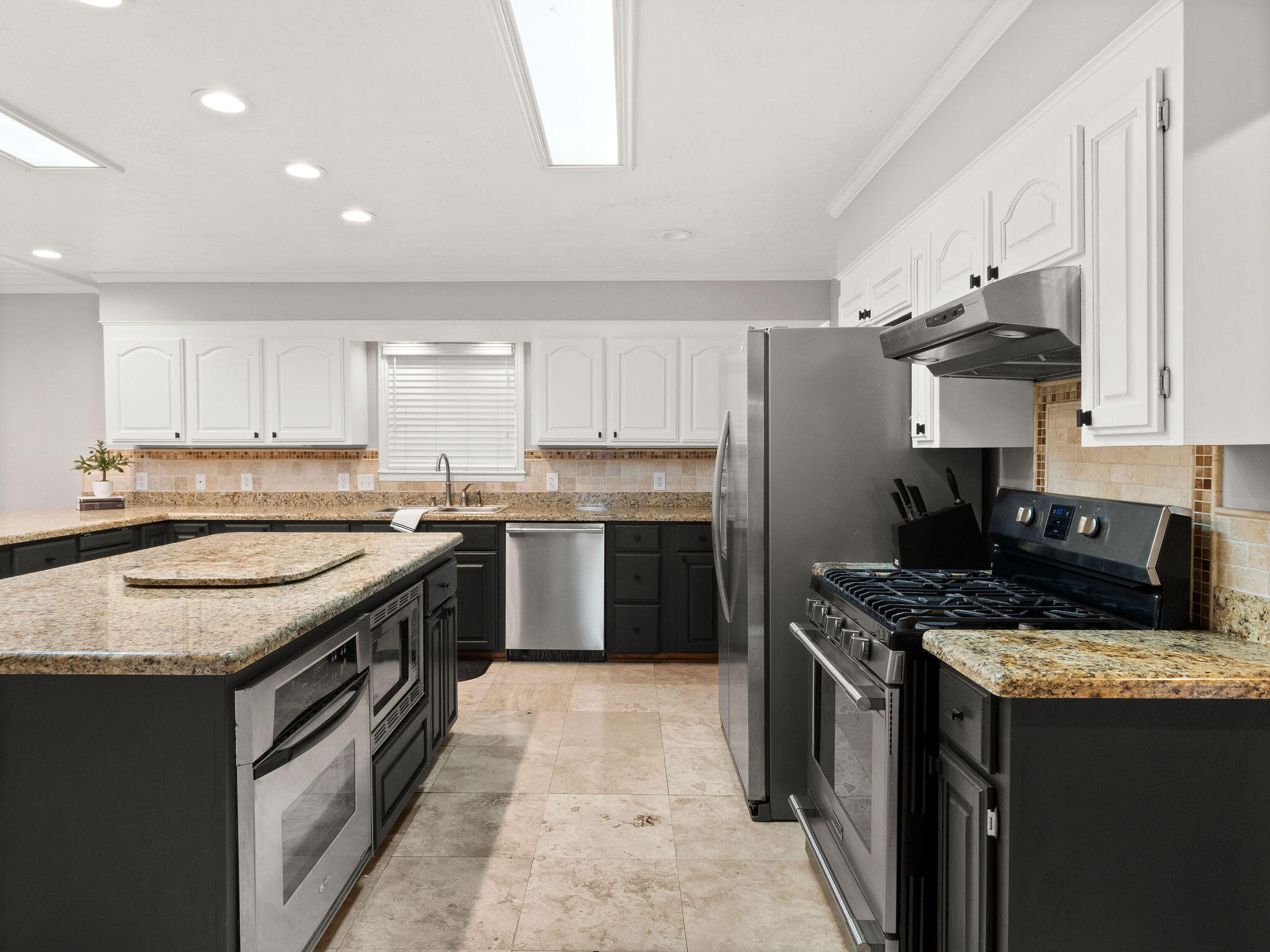 1015 Michael Dr - Photo 4