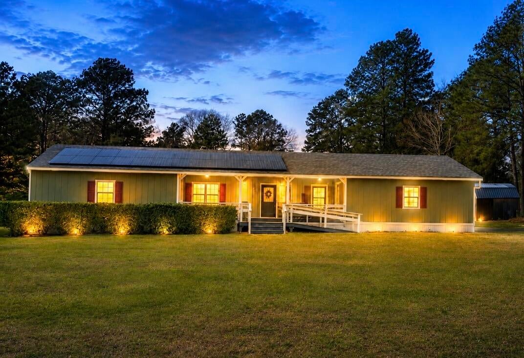 Photo 1 of 33 — 192 Sharon Dr, Leesville, LA 71446