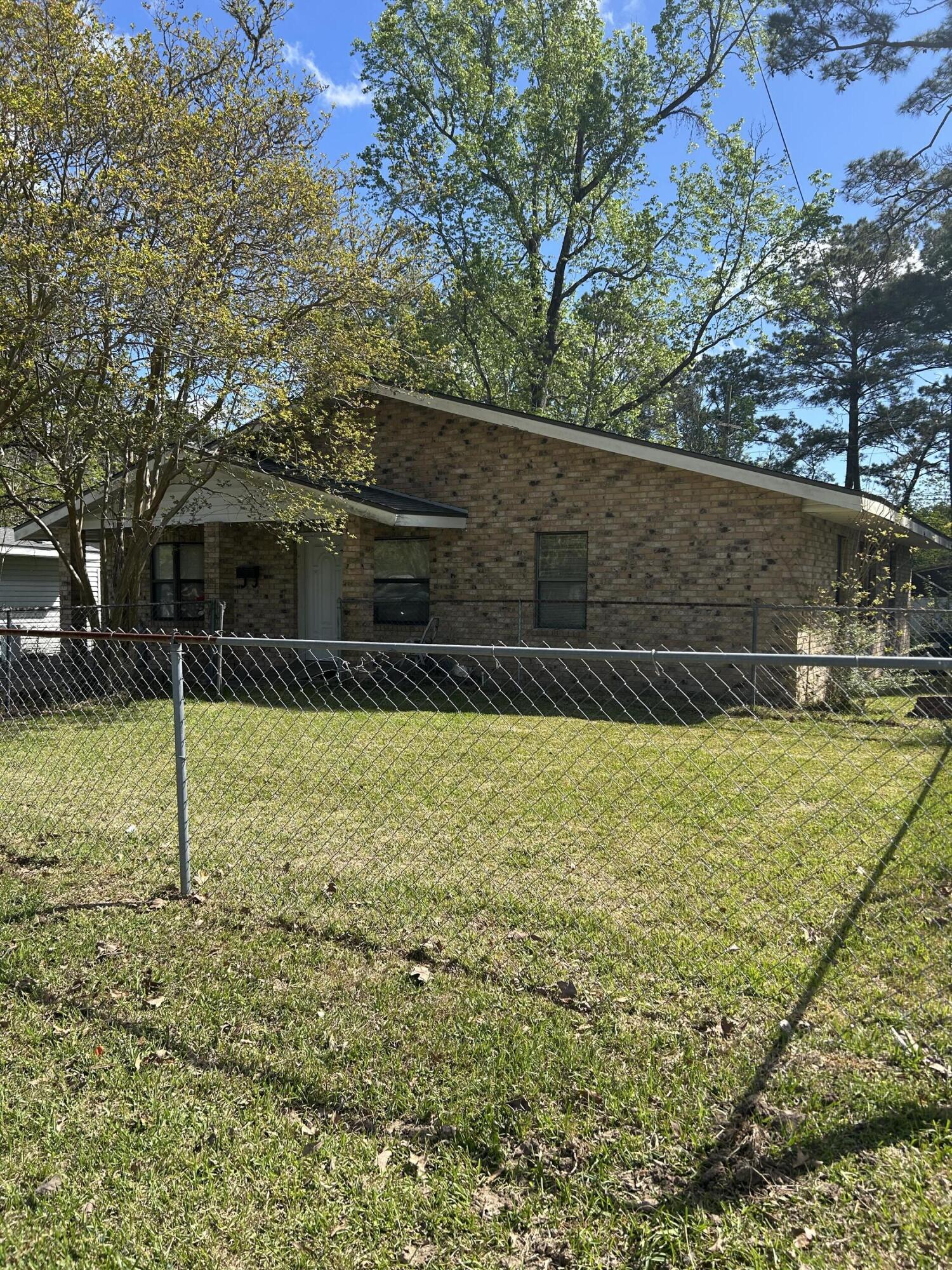 Photo 1 of 10 — 1015 Anderson Drive, Leesville, LA 71446