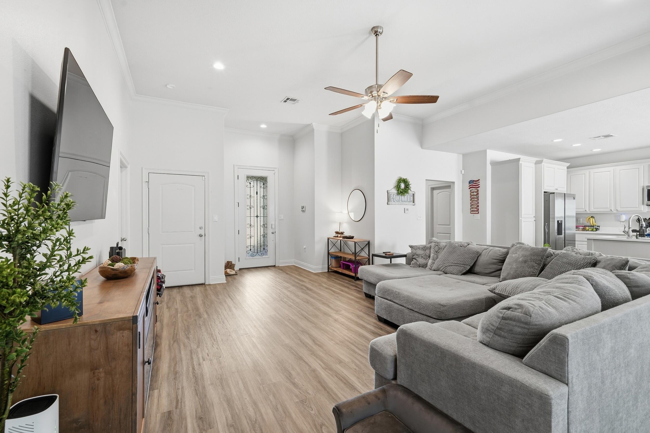 562 Oneal St - Photo 4