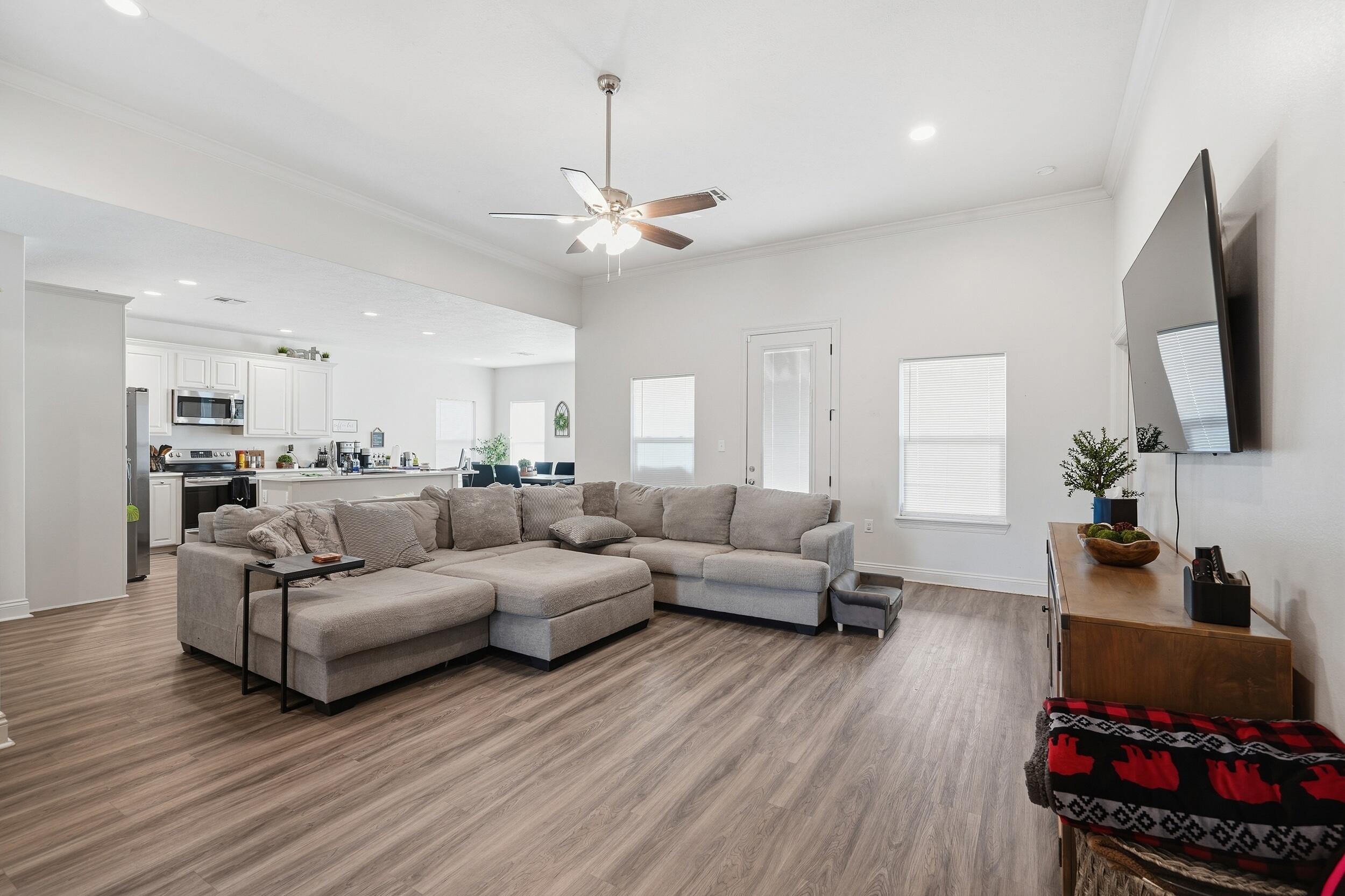 562 Oneal St - Photo 2