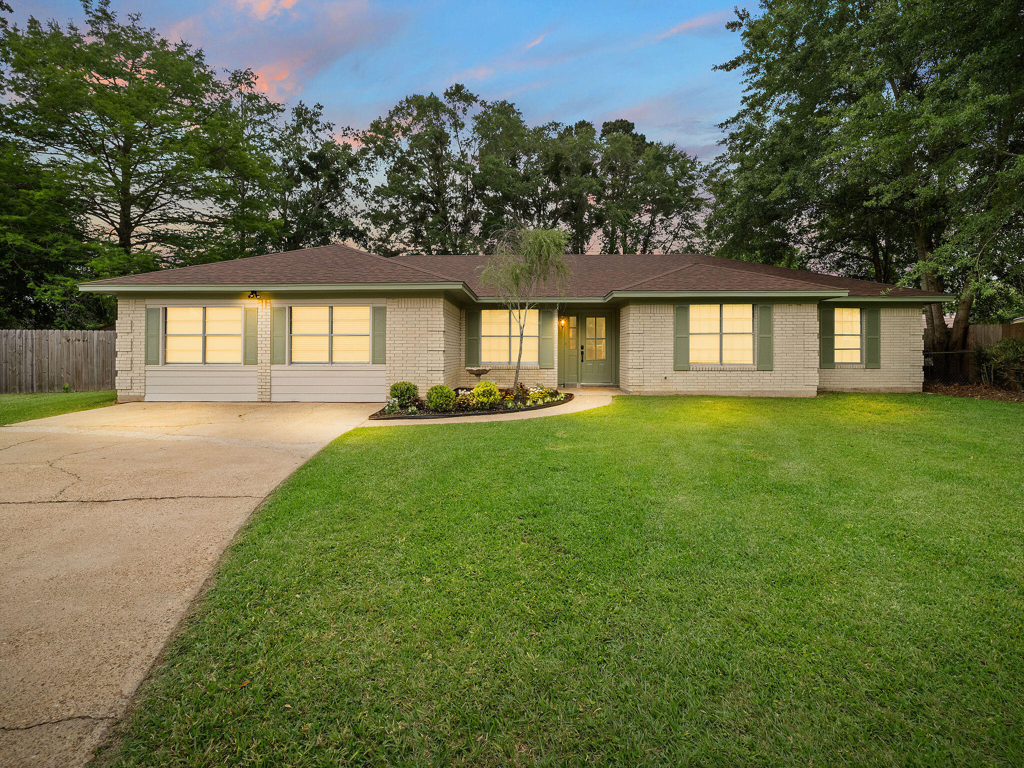 Photo 1 of 30 — 2030 Glenhaven, DeRidder, LA 70634