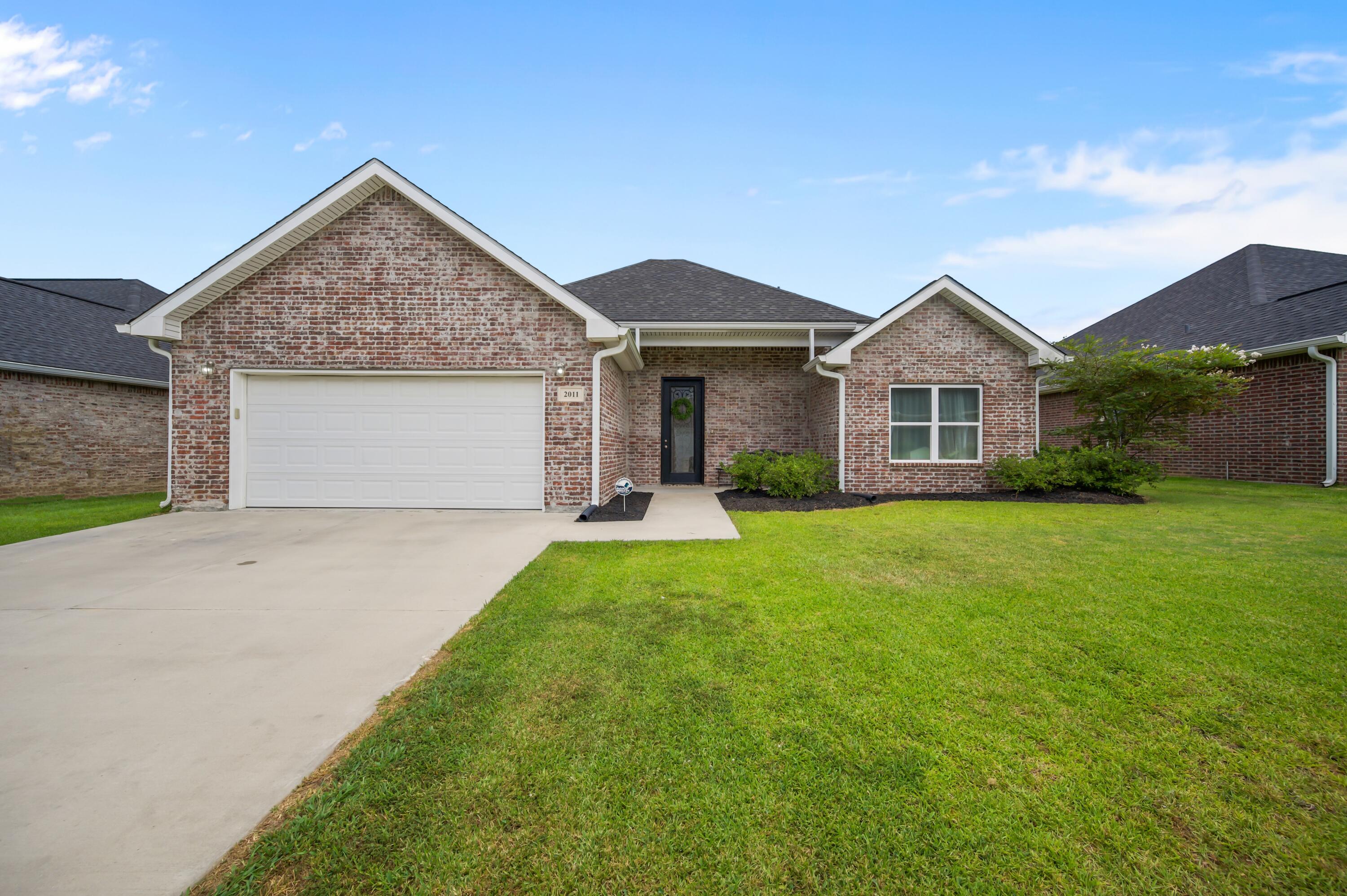 Photo 1 of 30 — 2011 LUKE LANE, DeRidder, LA 70634