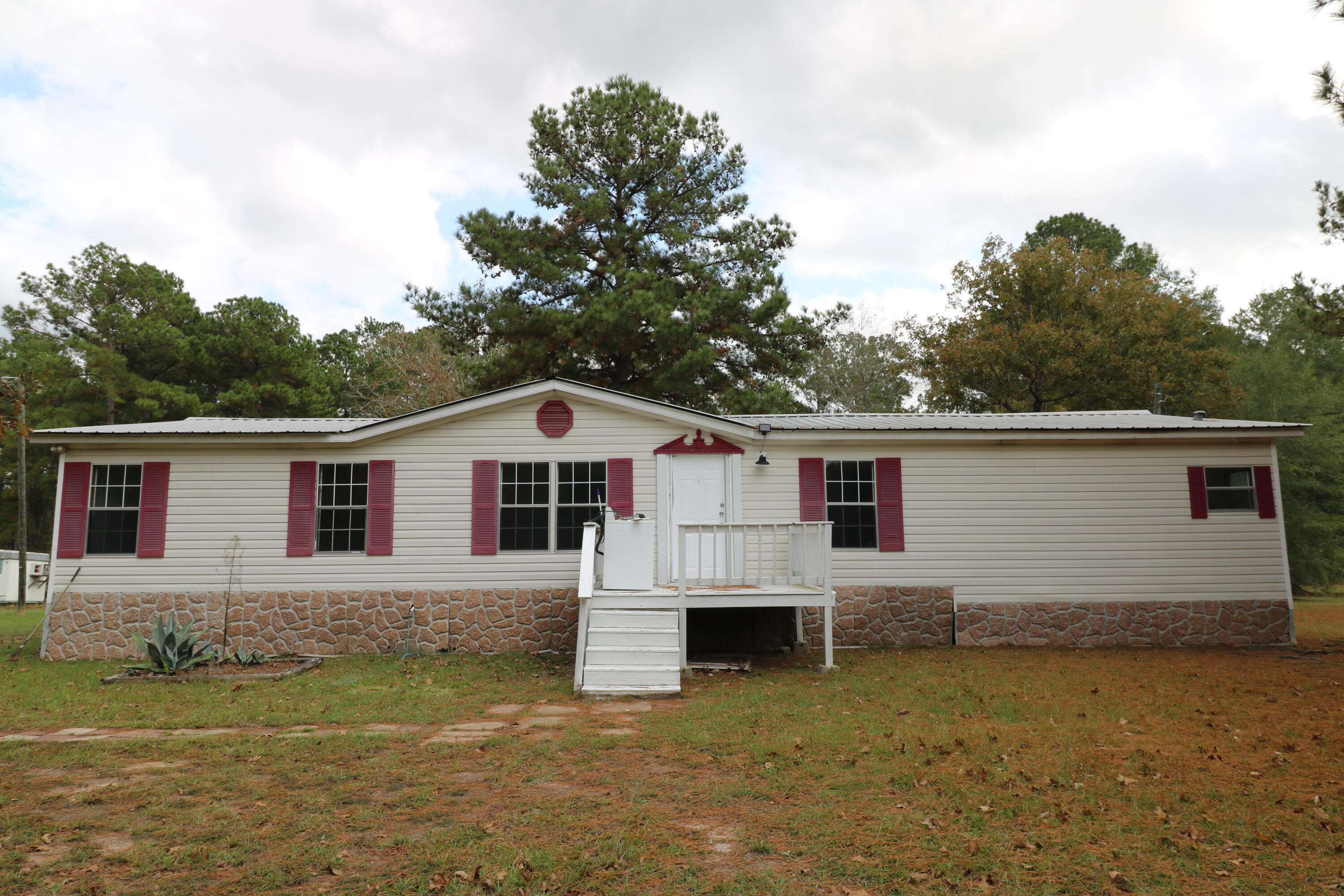 Photo 1 of 9 — 336 Tilley Rd, Leesville, LA 71446