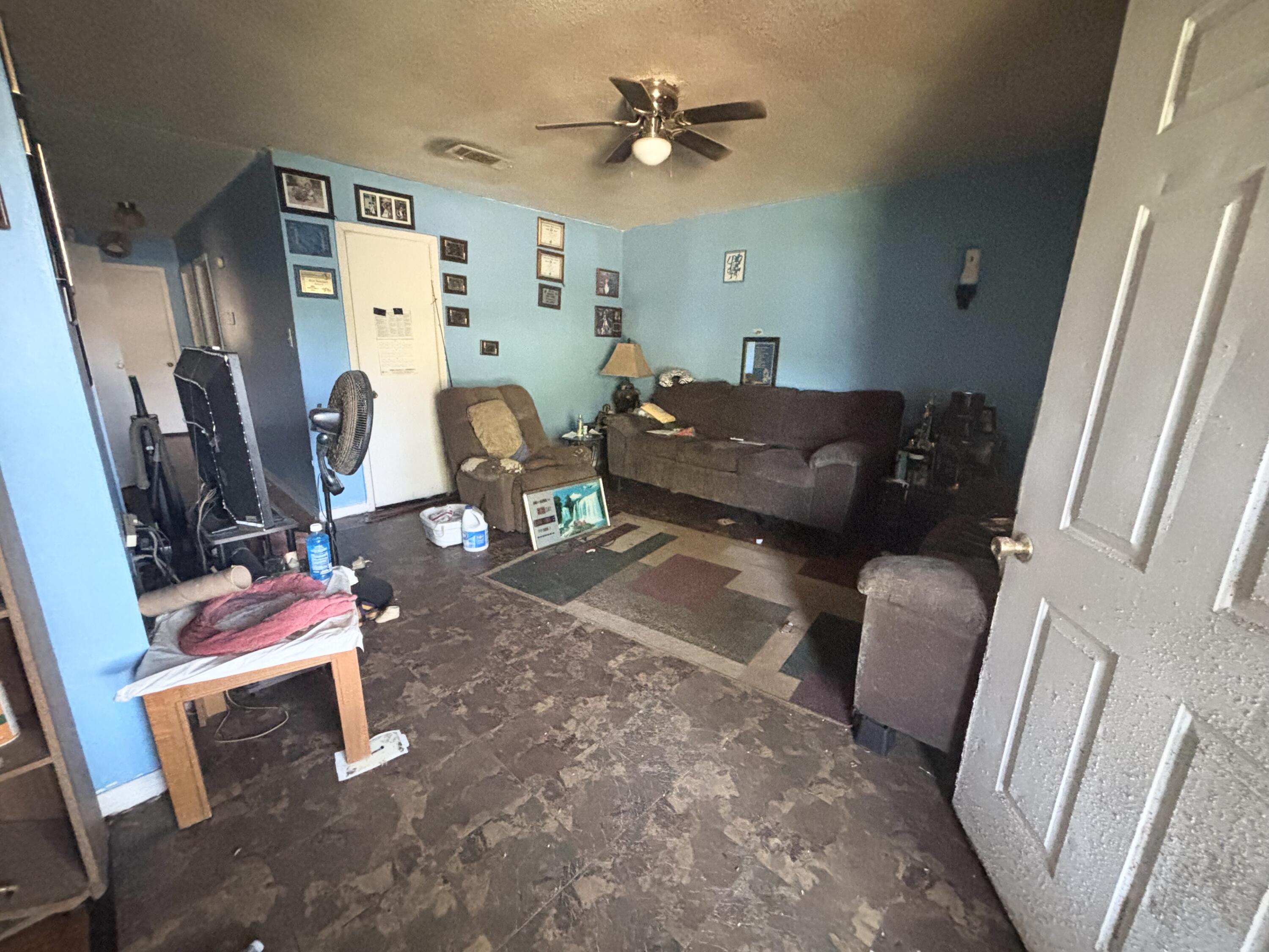 601 S Helen St - Photo 2