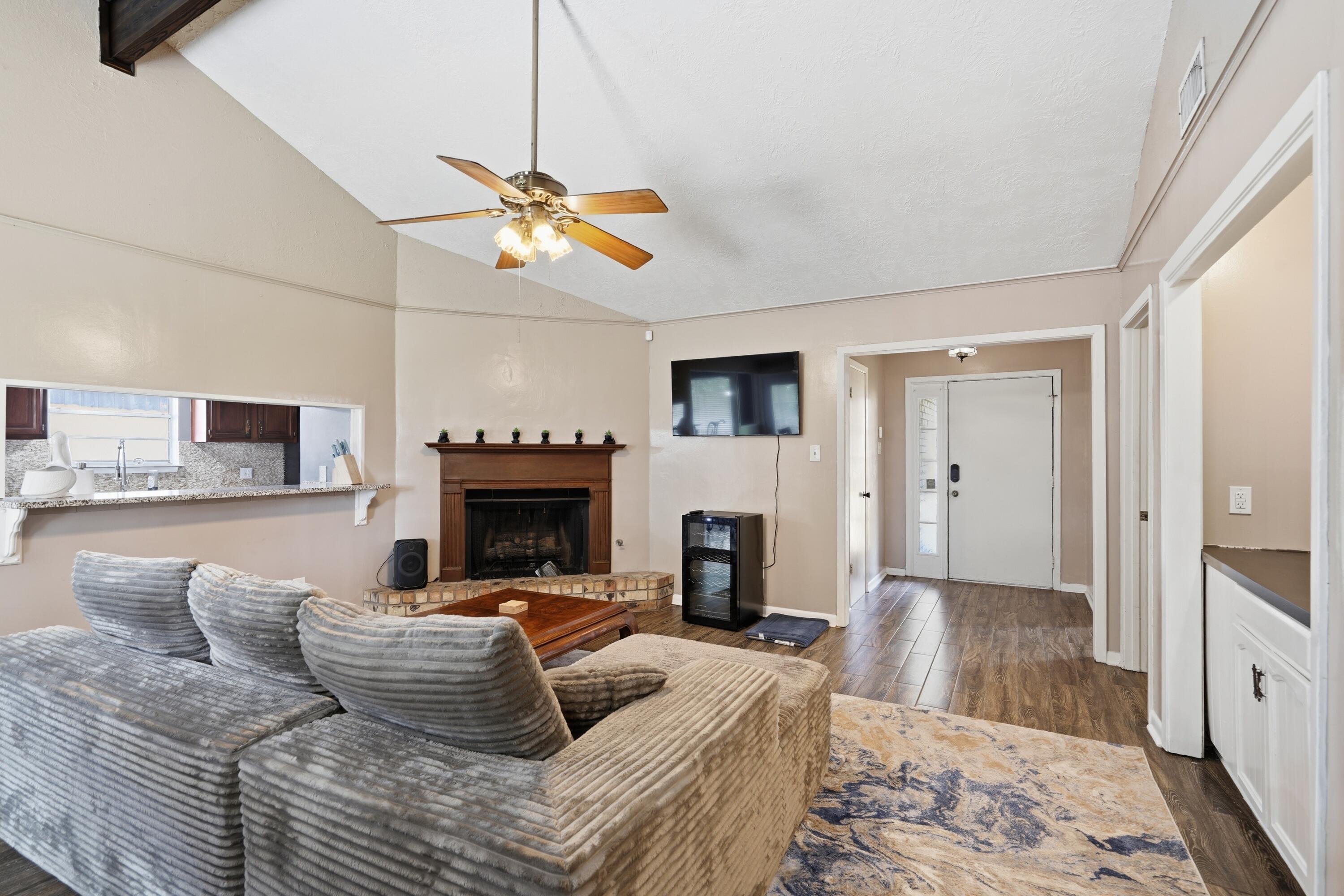 1413 S Meadow Ln - Photo 3
