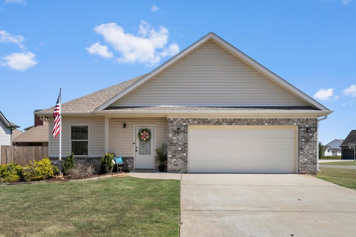 Photo 1 of 19 — 181 SHEPHERDS Loop, Jasper, AL 35504