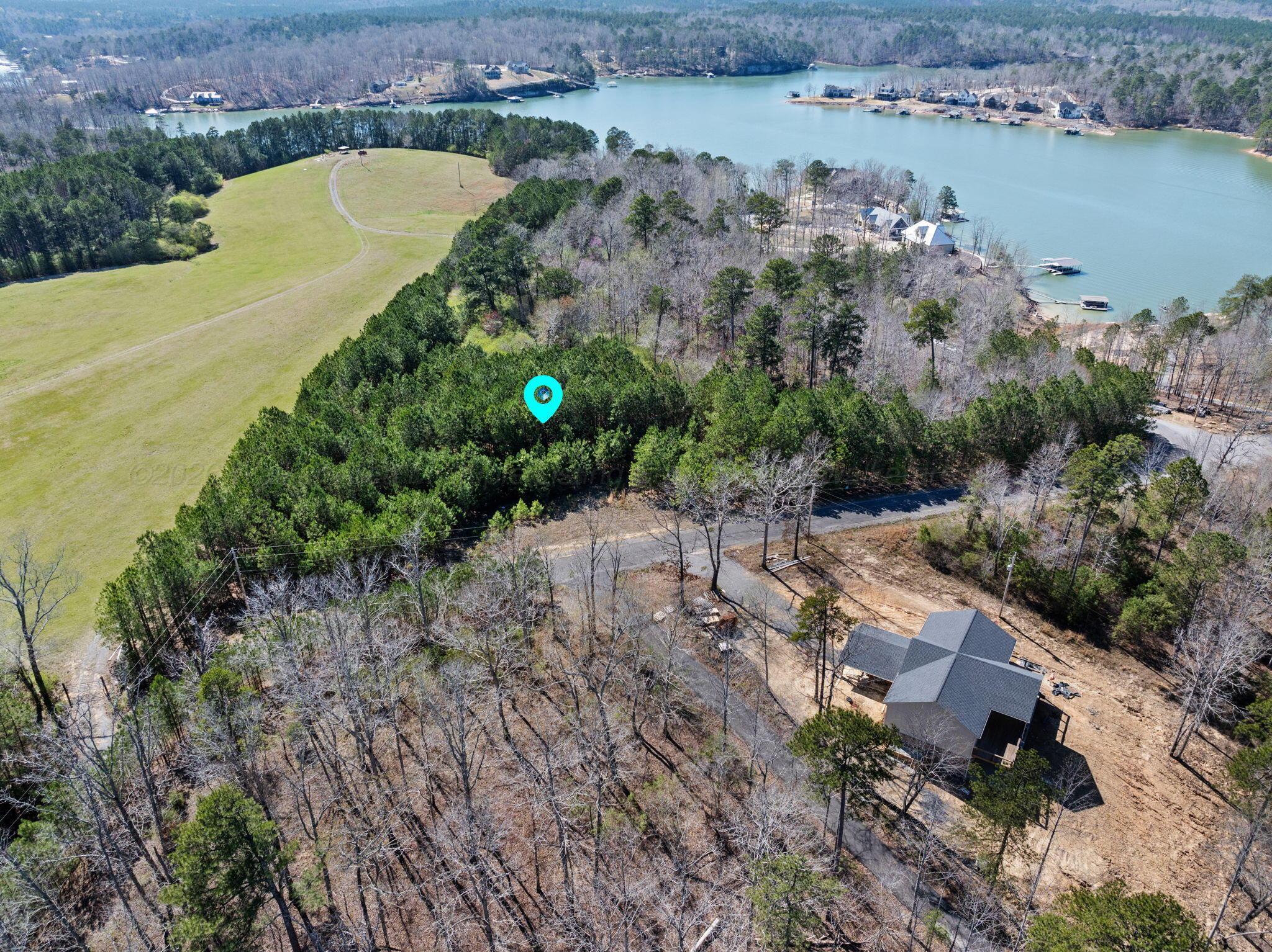 13 Acres of beautiful Lakeview