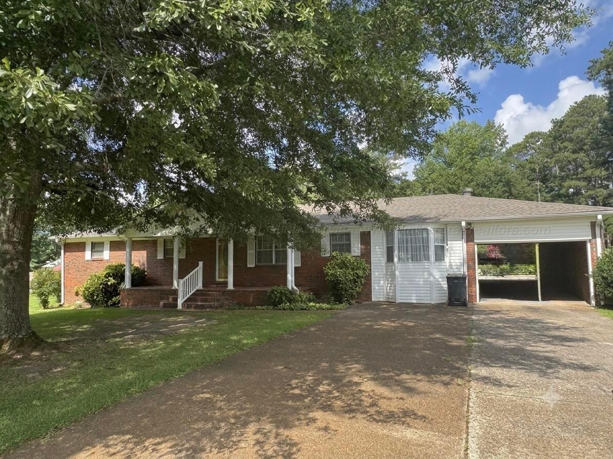 Photo 1 of 25 — 601 BAKER St, Winfield, AL 35594