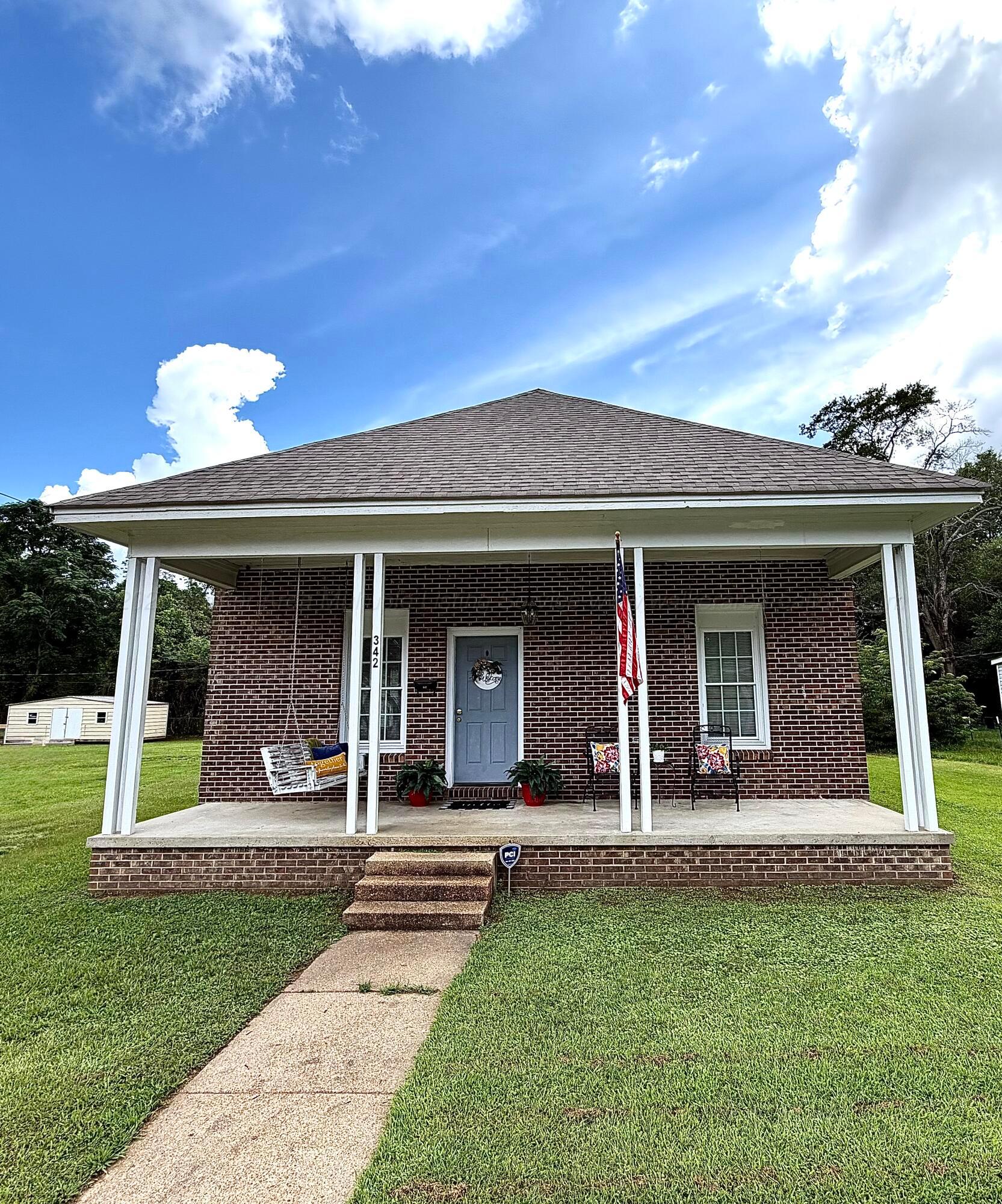 Photo 1 of 27 — 342 NE 5TH St, Fayette, AL 35555