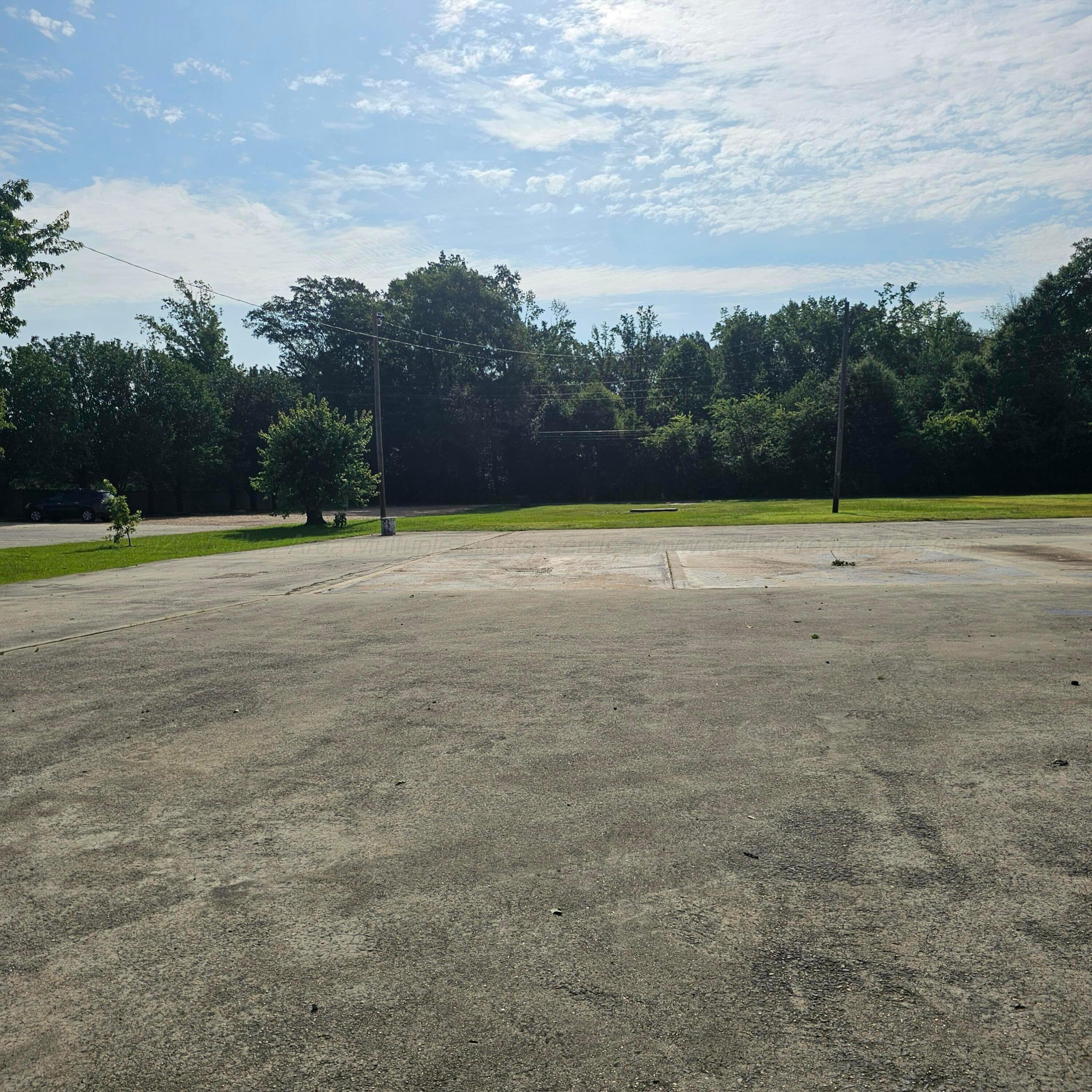 Photo 1 of 11 — 2081 MILITARY St, Hamilton, AL 35570