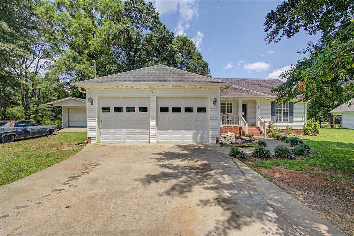 Photo 1 of 38 — 92 EVANS Cir, Jasper, AL 35501