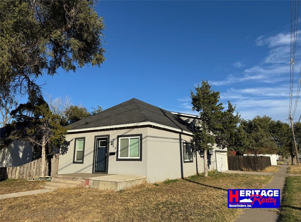 Photo of 202 N 10th Street, Garden City, KS 67846 (MLS # 100821)