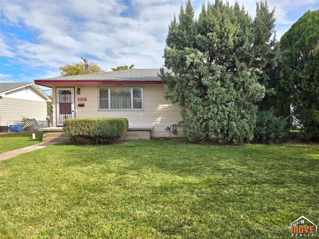 Photo of 1106 Pearl Street, Garden City, KS 67846 (MLS # 100830)