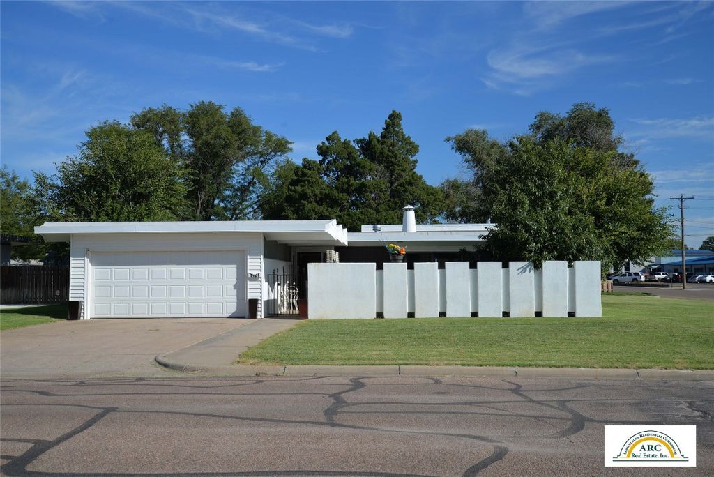 Photo of 1121 Pershing Avenue, Garden City, KS 67846 (MLS # 100716)