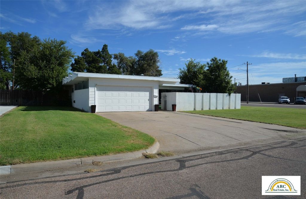 Photo of 1121 Pershing Avenue, Garden City, KS 67846 (MLS # 100716)