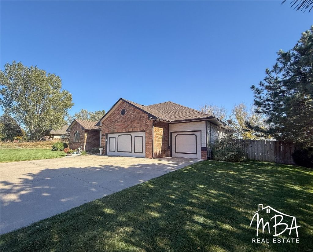 Photo of 1500 Grandview Drive E, Garden City, KS 67846 (MLS # 100806)