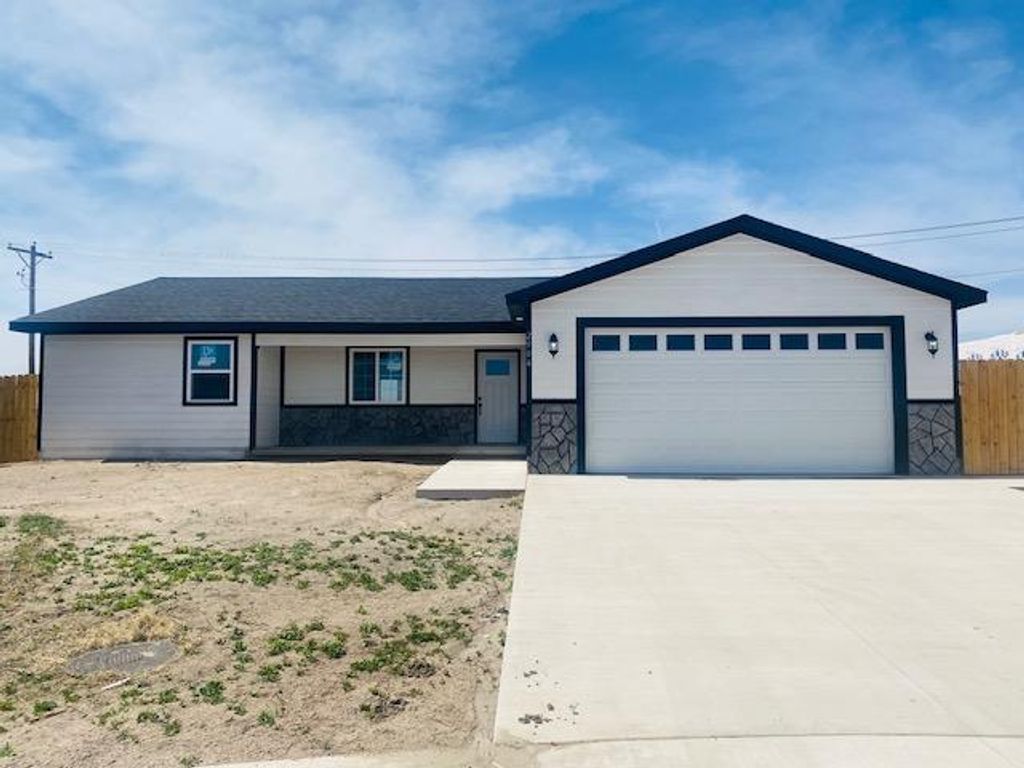 Photo of 2904 Rowland Circle, Garden City, KS 67846 (MLS # 100766)