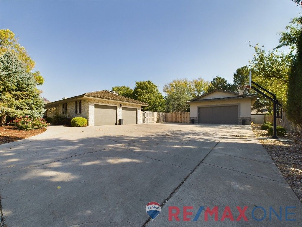 Photo of 2008 N Antler Ridge Drive, Garden City, KS 67846 (MLS # 100807)