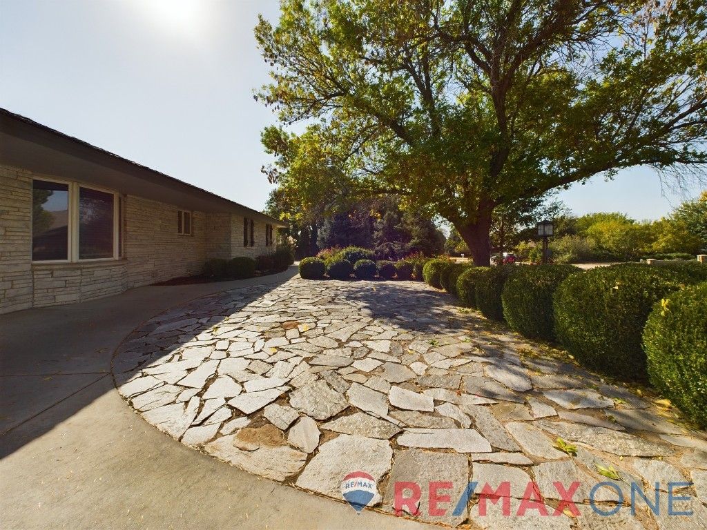 Photo of 2008 N Antler Ridge Drive, Garden City, KS 67846 (MLS # 100807)