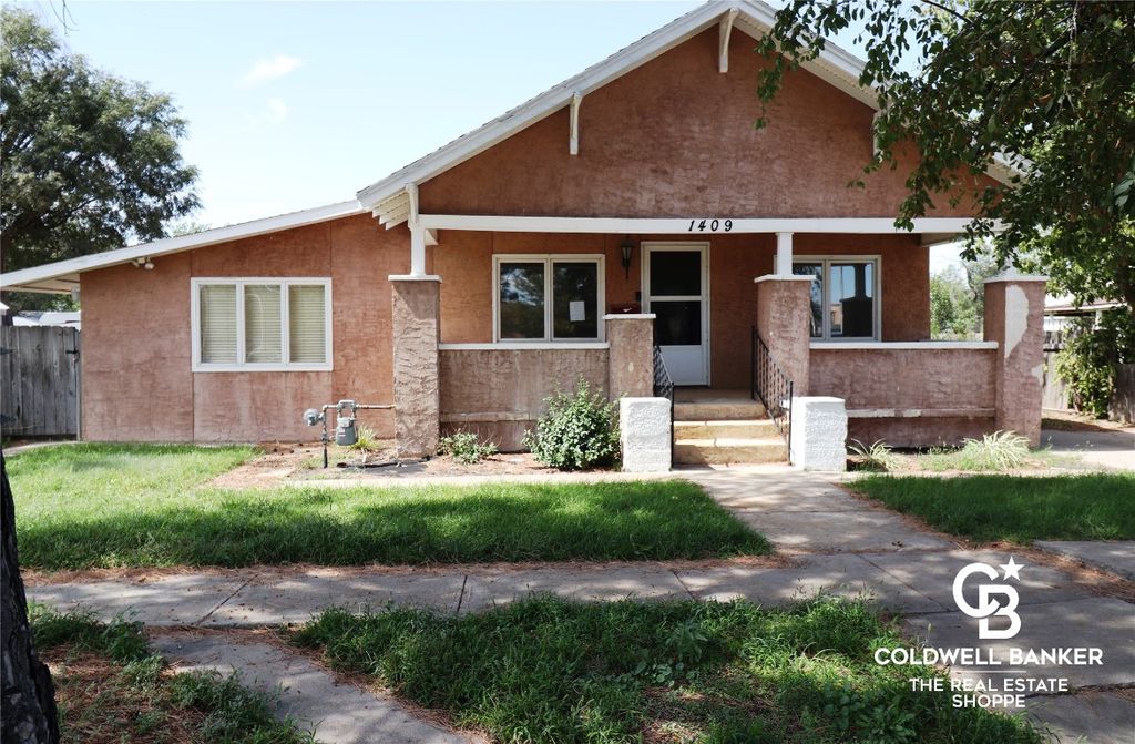 Photo of 1409 N Main Street, Garden City, KS 67846 (MLS # 100721)