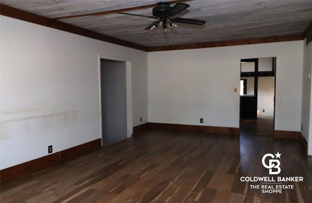 Photo of 1409 N Main Street, Garden City, KS 67846 (MLS # 100721)