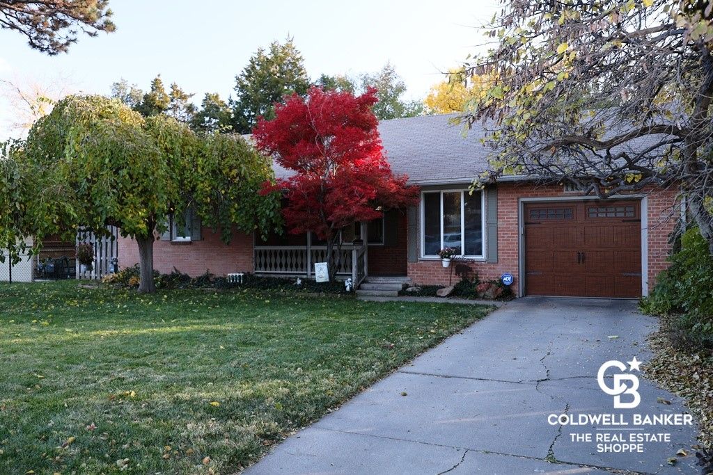 Photo of 1106 E Hackberry Street, Garden City, KS 67846 (MLS # 100832)