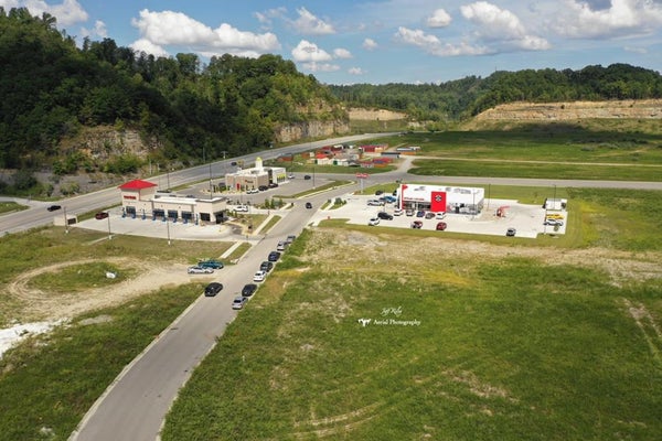 300 PERRY CIRCLE RD, HAZARD, KY 41701 - Image 9ff1c12e206ada2f55b87e6998f7f910/2182267352