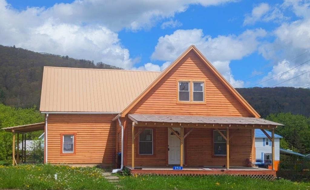 Westfield, Pennsylvania 16950, United States, 4 Bedrooms Bedrooms, ,2 BathroomsBathrooms,Residential,Active,26921